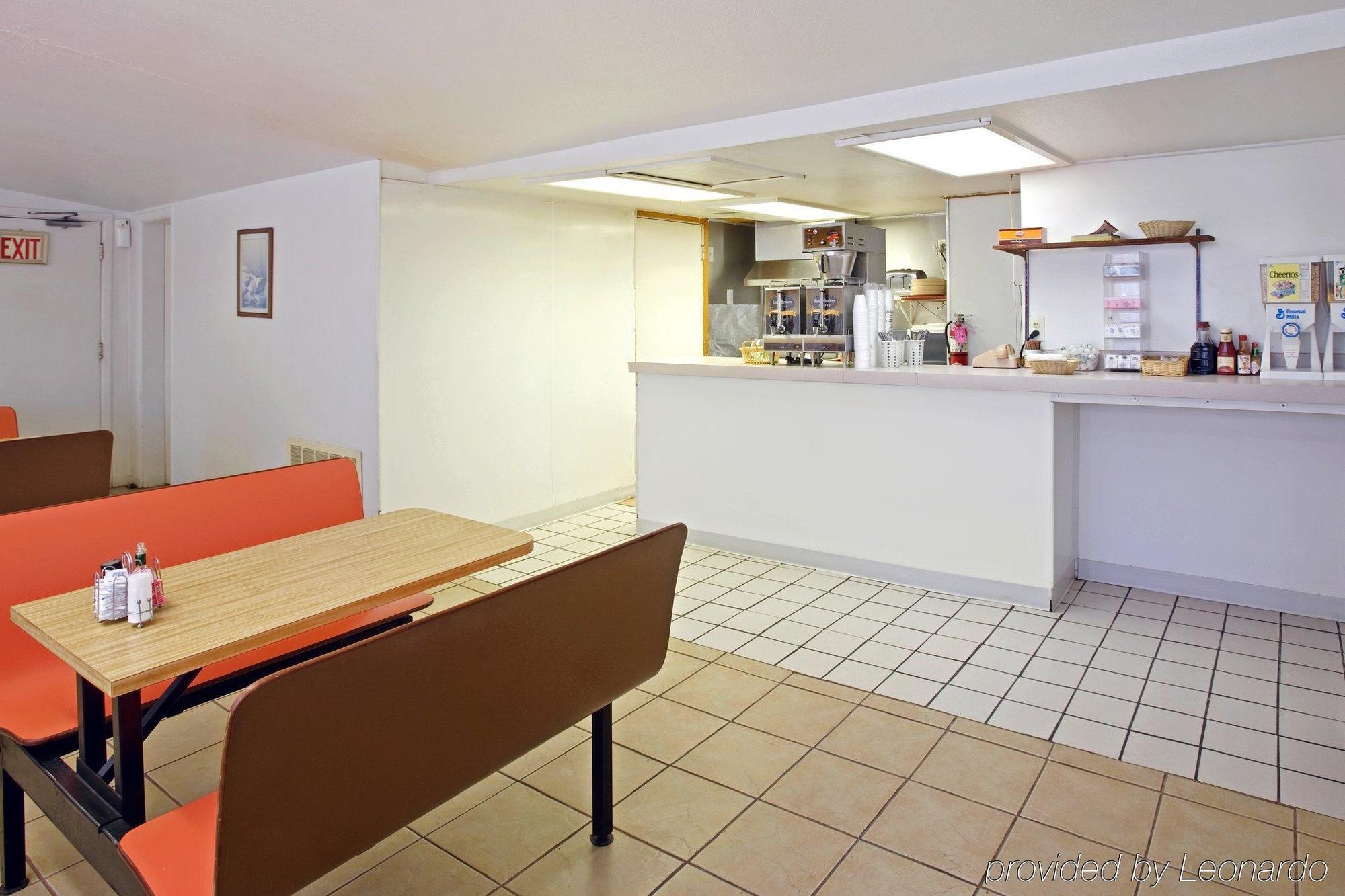 Motel 6 ホッブズ レストラン 写真